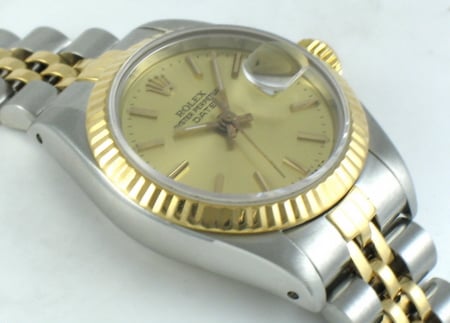 9' Side Shot of Ladies Date