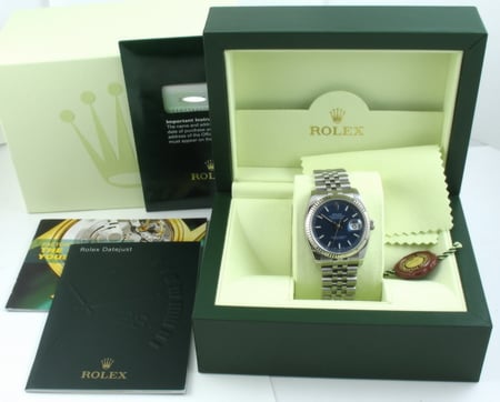 Box / Paper shot of Datejust