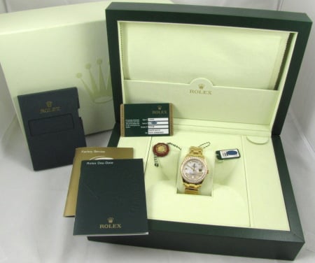 Box / Paper shot of Masterpiece Day-Date