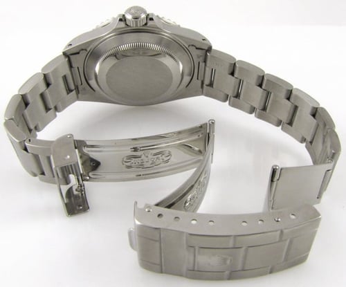 Open Clasp Shot of Submariner