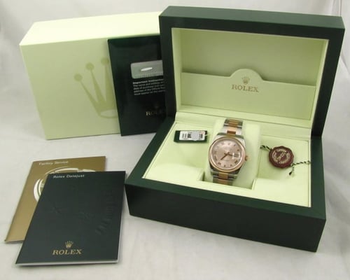 Box / Paper shot of Datejust