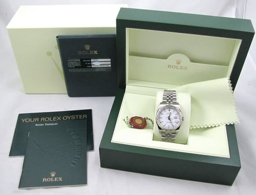 Box / Paper shot of Datejust
