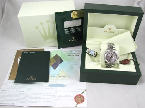 Box / Paper shot of Datejust