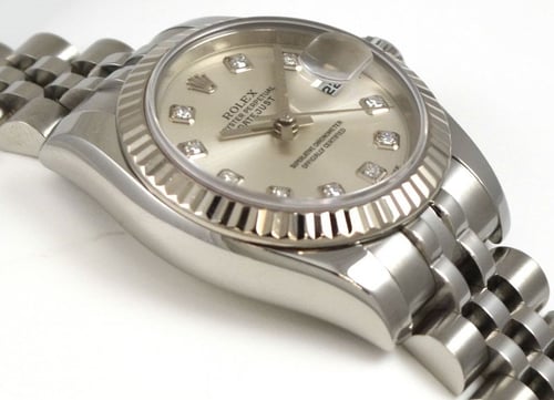 9' Side Shot of Ladies Datejust