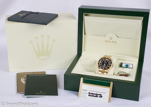 Box / Paper shot of GMT-Master II