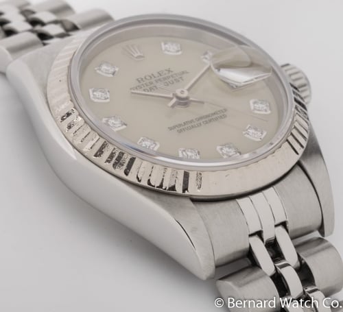 9' Side Shot of Ladies Datejust