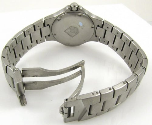 Open Clasp Shot of Kirium Midsize