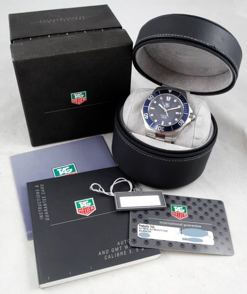 Box / Paper shot of Aquaracer