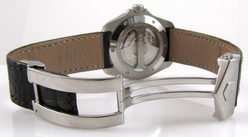 Open Clasp Shot of Grand Carrera