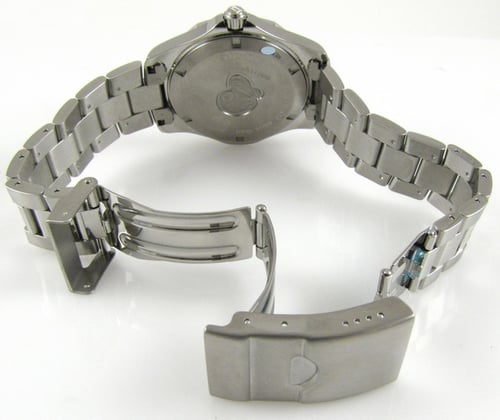Open Clasp Shot of Aquaracer
