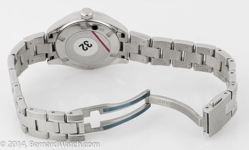 Open Clasp Shot of Ladies Carrera