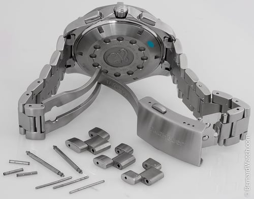 Open Clasp Shot of Aquaracer Chronotimer