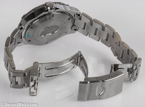 Open Clasp Shot of Aquaracer
