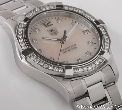 9' Side Shot of Ladies Aquaracer Midsize