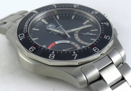 9' Side Shot of Aquaracer Calibre S Regatta