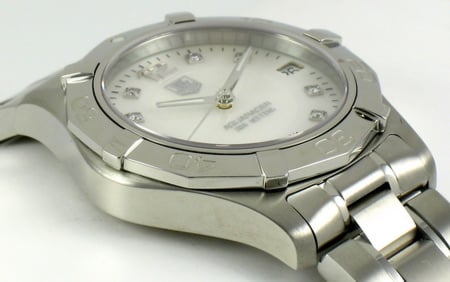 9' Side Shot of Ladies Aquaracer Midsize