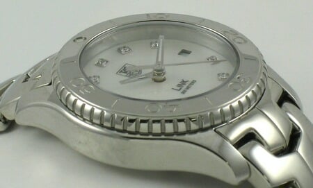 9' Side Shot of Ladies Link Diver