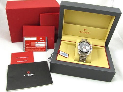 Box / Paper shot of Hydronaut II Chronograph