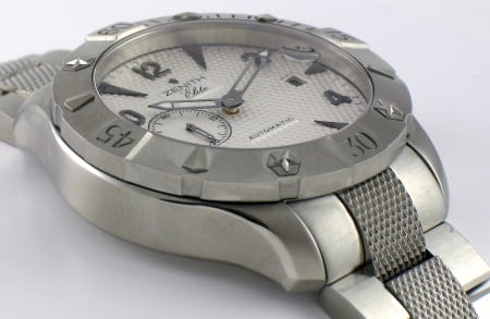 9' Side Shot of Defy Classic HMS