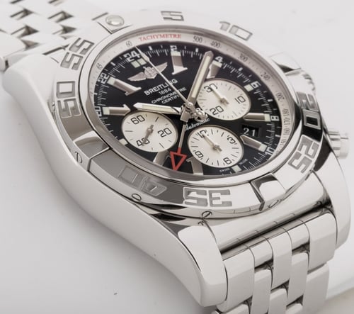 9' Side Shot of Chronomat B04 GMT