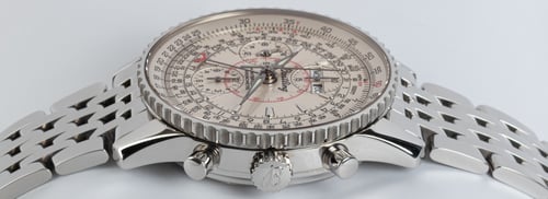 Crown Side Shot of Navitimer Montbrillant Datora