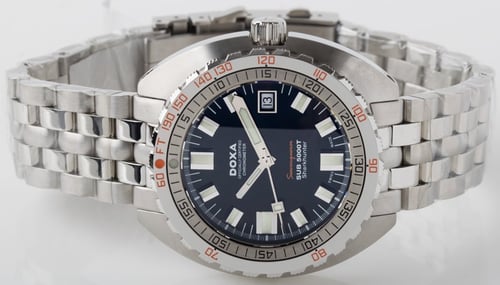 Front View of Sub 5000T Sharkhunter