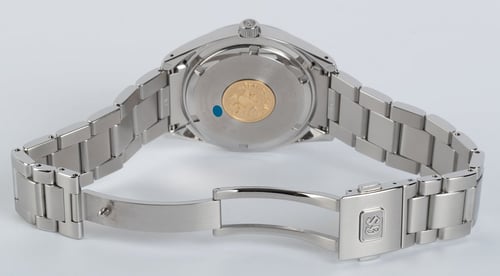 Open Clasp Shot of Heritage Quartz