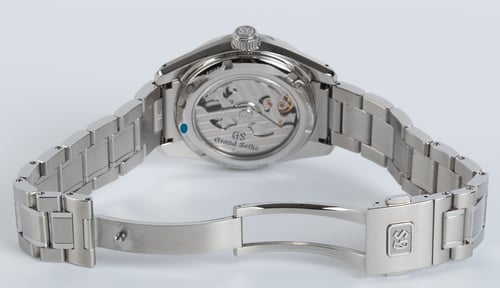 Open Clasp Shot of Heritage 'Katana'