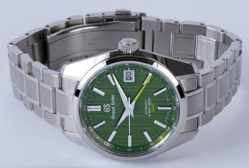 Front View of Heritage Hi-Beat GMT 'Bamboo'