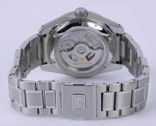 Rear / Band View of Heritage Hi-Beat GMT 'Bamboo'