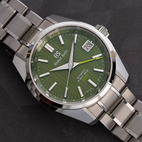 Stylied photo of  of Heritage Hi-Beat GMT 'Bamboo'