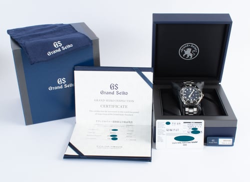 Box / Paper shot of Hi-Beat 36000 Professional 600m Diver