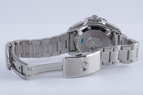 Open Clasp Shot of Hi-Beat 36000 Professional 600m Diver