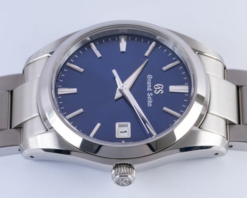 Crown Side Shot of Heritage Quartz 37