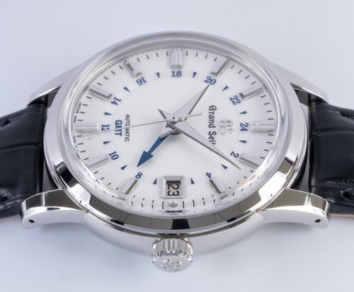 Crown Side Shot of Elegance GMT 'Snowdrop'