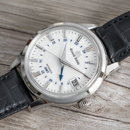 Stylied photo of  of Elegance GMT 'Snowdrop'