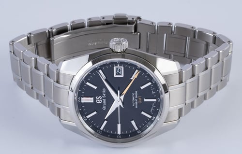 Front View of Heritage Hi-Beat 36000 GMT