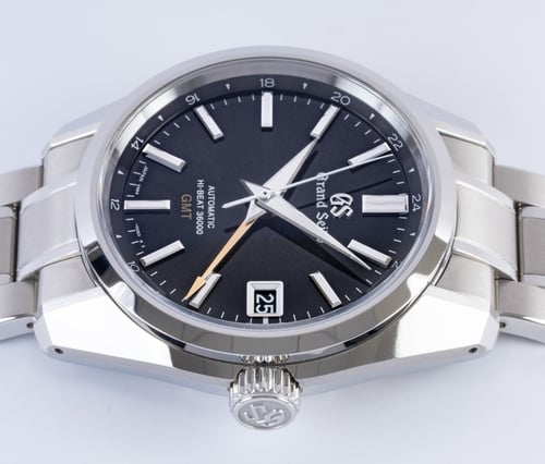 Crown Side Shot of Heritage Hi-Beat 36000 GMT