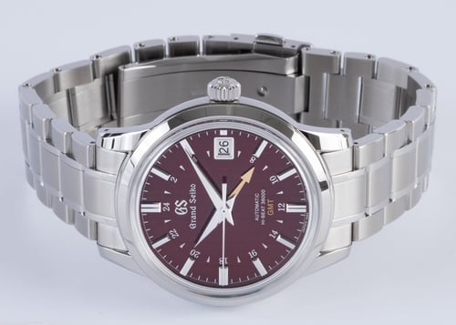 Front View of Elegance Hi-Beat 36000 GMT 'Yuka Momiji'