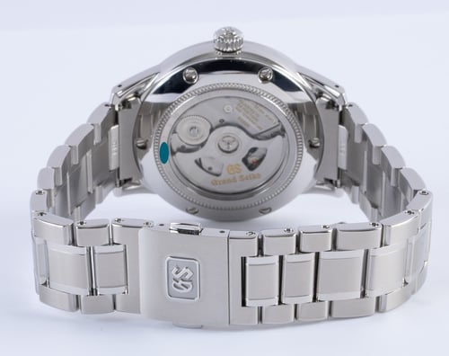 Rear / Band View of Elegance Hi-Beat 36000 GMT 'Yuka Momiji'