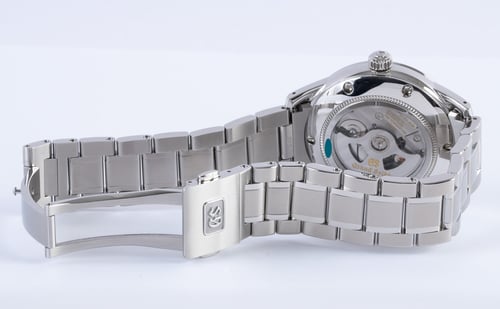 Open Clasp Shot of Elegance Hi-Beat 36000 GMT 'Yuka Momiji'