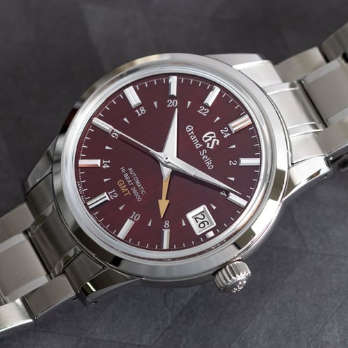 Stylied photo of  of Elegance Hi-Beat 36000 GMT 'Yuka Momiji'