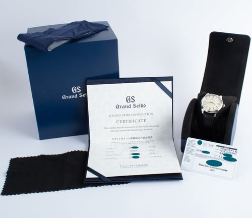 Box / Paper shot of Elegance
