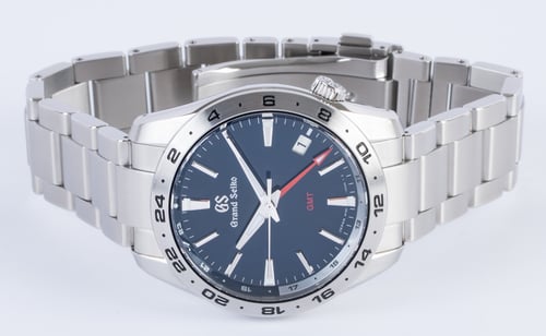 Front View of Sport GMT 39 Quartz