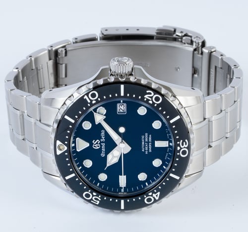 Front View of Hi-Beat 36000 Professional 600m Diver