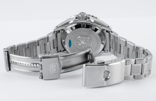 Open Clasp Shot of Hi-Beat 36000 Professional 600m Diver