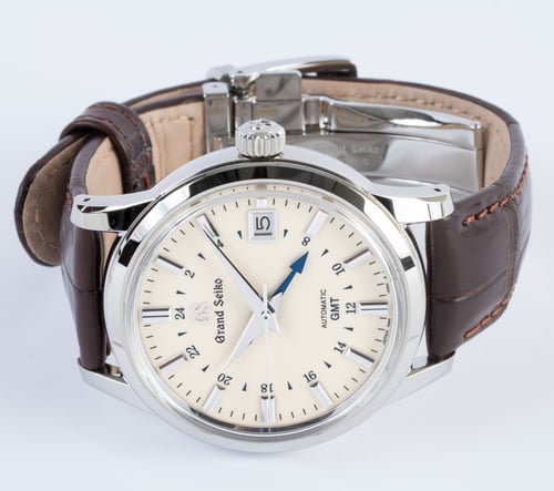Front View of GMT Elegance
