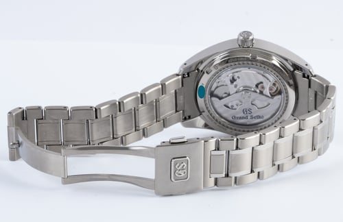 Open Clasp Shot of Heritage 'Snowflake'