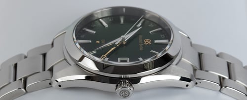 Crown Side Shot of Elegance GMT Caliber 9F 25TH Anniversary LE