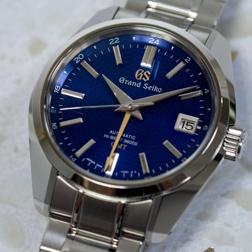 Extra Shot of Heritage Hi-Beat GMT 'Peacock'